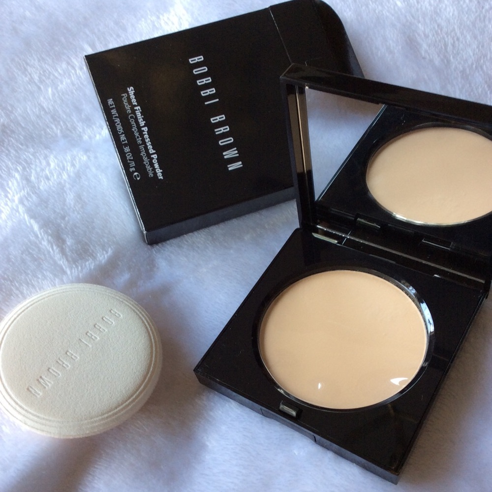 Bobbi Brown pressed powder soft sand 5